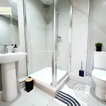 3 Bedroom By Threethreethreesproperty Short Lets & Serviced With Wi-fi & Parking Apartment