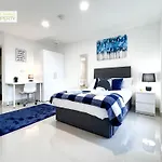 3 Bedroom By Threethreethreesproperty Short Lets & Serviced With Wi-fi & Parking * Leeds (West Yorkshire)