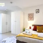 Apartment 3 Bedroom By Threethreethreesproperty Short Lets & Serviced With Wi-fi & Parking
