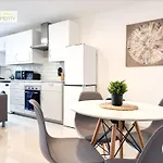 3 Bedroom By Threethreethreesproperty Short Lets & Serviced With Wi-fi & Parking Apartment