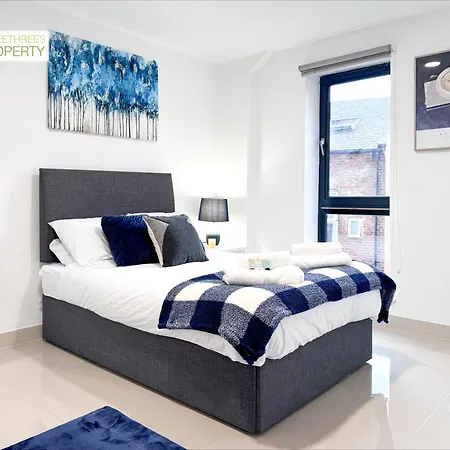 アパート 3 Bedroom By Threethreethreesproperty Short Lets & Serviced With Wi-fi & Parking *