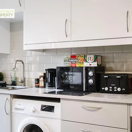 3 Bedroom By Threethreethreesproperty Short Lets & Serviced With Wi-fi & Parking Apartment