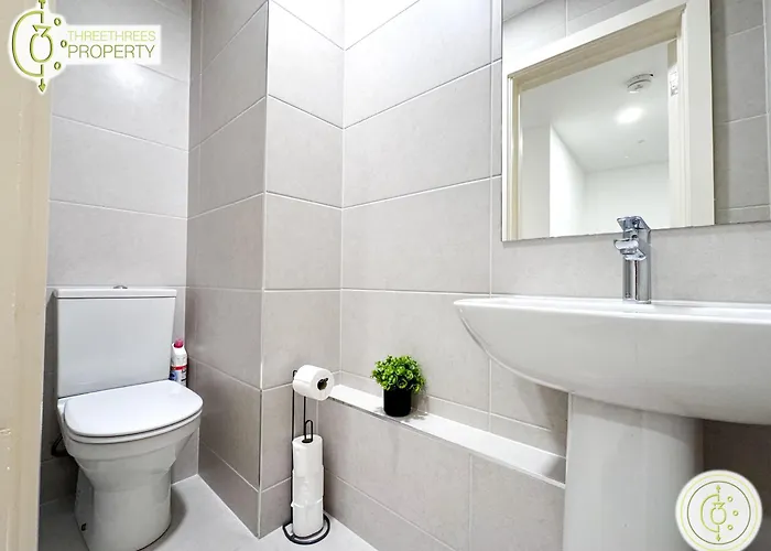 Апартаменти 3 Bedroom By Threethreethreesproperty Short Lets & Serviced With Wi-fi & Parking Лідс