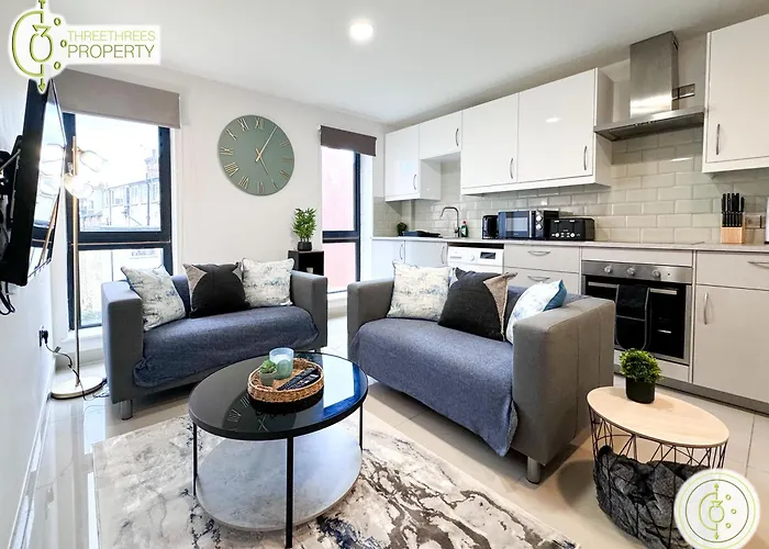 3 Bedroom By Threethreethreesproperty Short Lets & Serviced With Wi-fi & Parking Апартаменти *