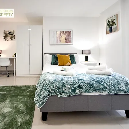 3 Bedroom By Threethreethreesproperty Short Lets & Serviced With Wi-fi & Parking Apartamento