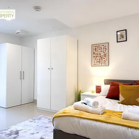 Apartamento 3 Bedroom By Threethreethreesproperty Short Lets & Serviced With Wi-fi & Parking